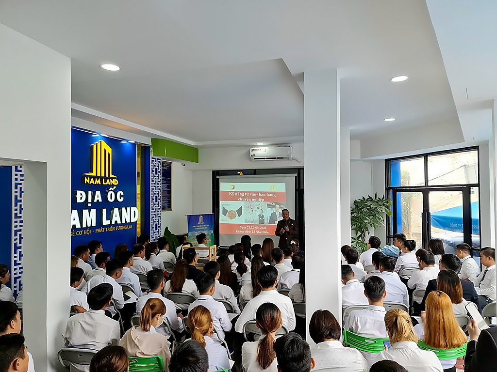 Buổi đào tạo chuyên viên kinh doanh mới - Cty Nam Land